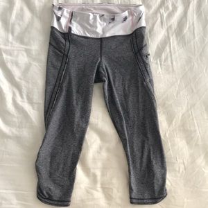 Size 4 lululemon crop with printed waist band